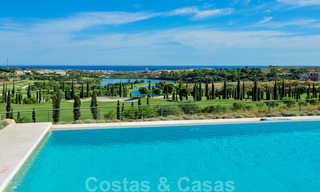 Modernos apartamentos de lujo en primera línea de golf con impresionantes vistas al golf y al mar en venta en Marbella - Benahavis 23903 
