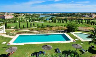 Modernos apartamentos de lujo en primera línea de golf con impresionantes vistas al golf y al mar en venta en Marbella - Benahavis 23906 