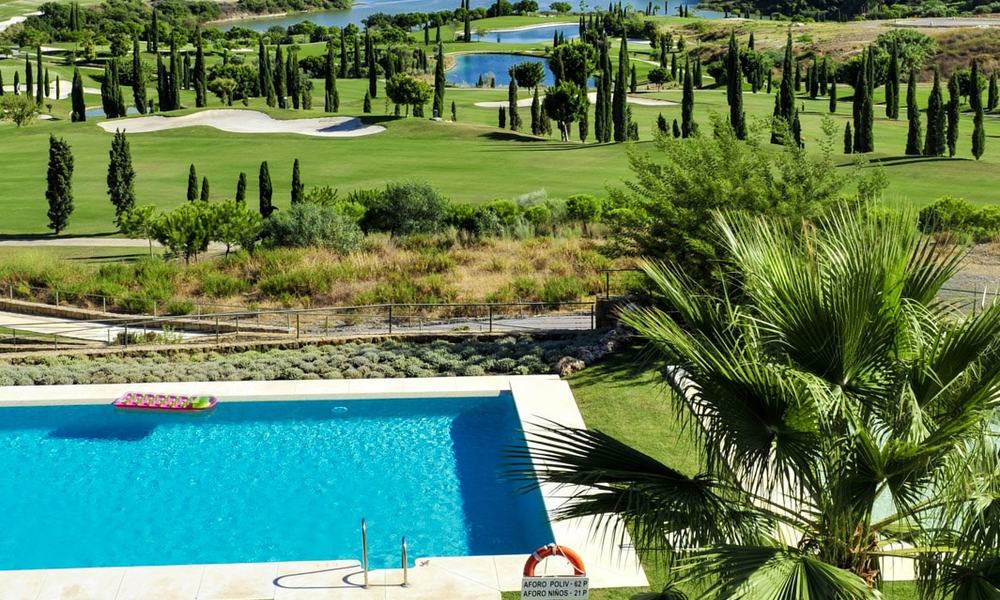 Modernos apartamentos de lujo en primera línea de golf con impresionantes vistas al golf y al mar en venta en Marbella - Benahavis 23907