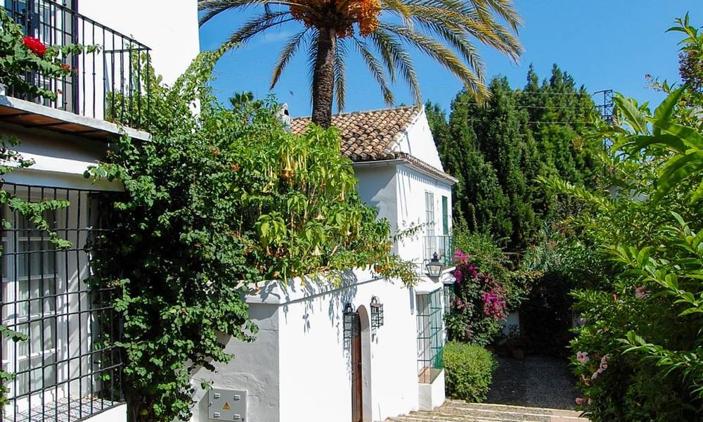 Casas adosadas de estilo andaluz a la venta en Marbella 28247
