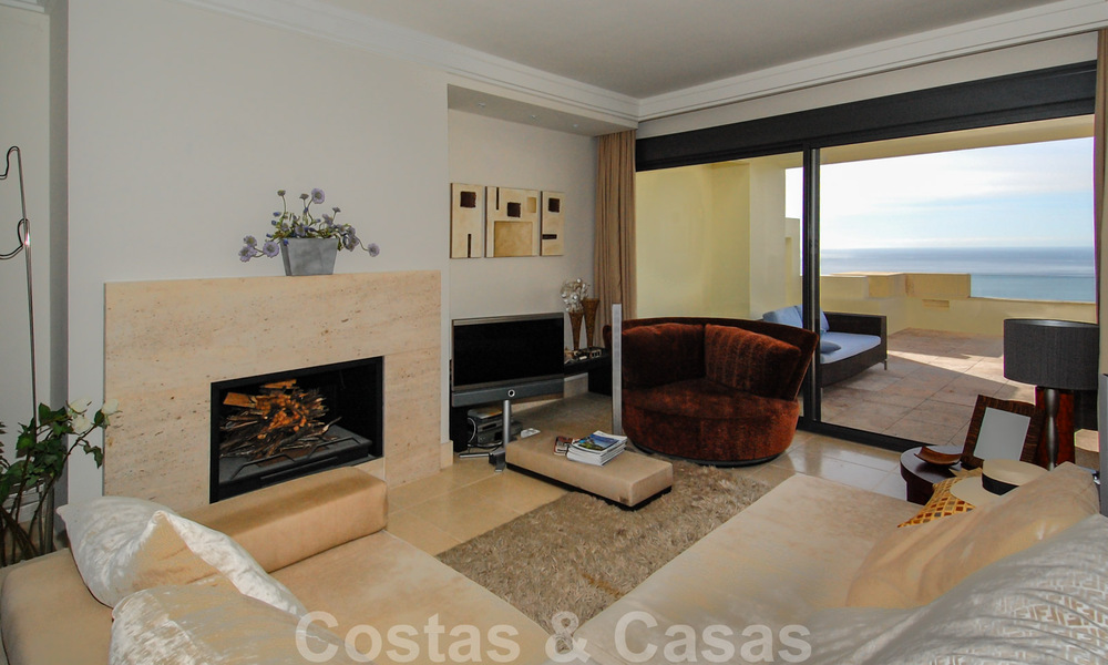 Moderno y lujoso ático apartamento en venta en Marbella 37456