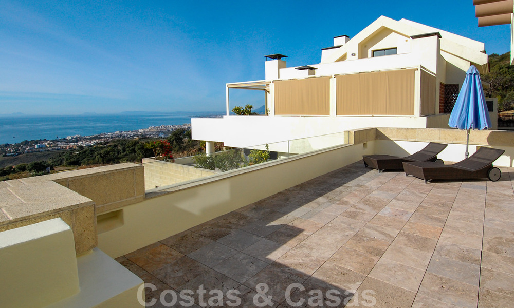 Moderno y lujoso ático apartamento en venta en Marbella 37461