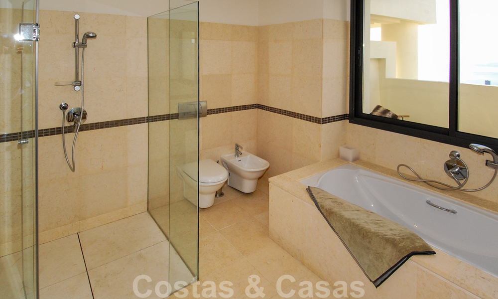 Moderno y lujoso ático apartamento en venta en Marbella 37467