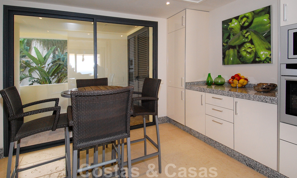 Moderno y lujoso ático apartamento en venta en Marbella 37471