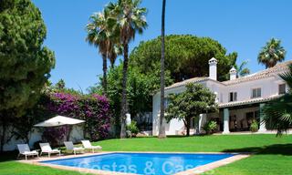 Tradicional villa mediterránea de lujo en una gran parcela en venta en la Milla de Oro de Marbella 44194 