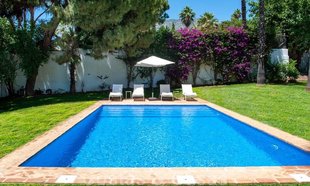 Tradicional villa mediterránea de lujo en una gran parcela en venta en la Milla de Oro de Marbella 44195