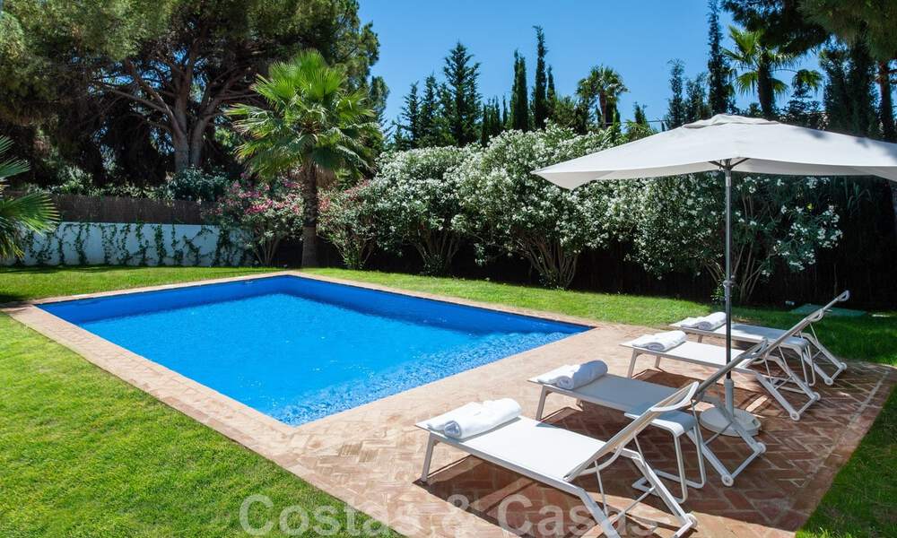 Tradicional villa mediterránea de lujo en una gran parcela en venta en la Milla de Oro de Marbella 44200