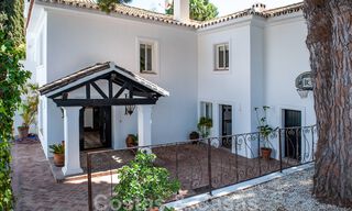 Tradicional villa mediterránea de lujo en una gran parcela en venta en la Milla de Oro de Marbella 44235 