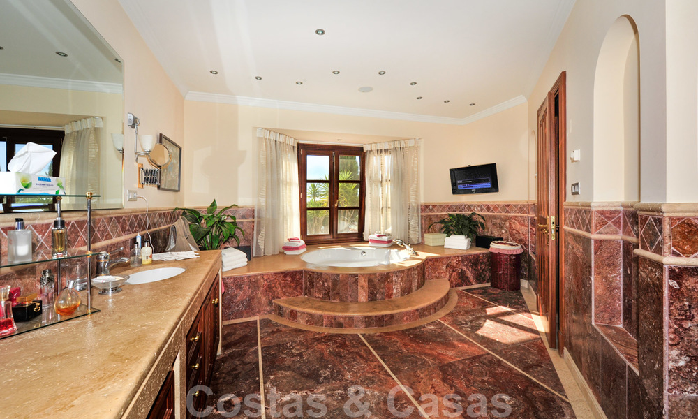Encantadora villa de lujo de estilo andaluz para comprar en La Zagaleta, Marbella - Benahavis 20424