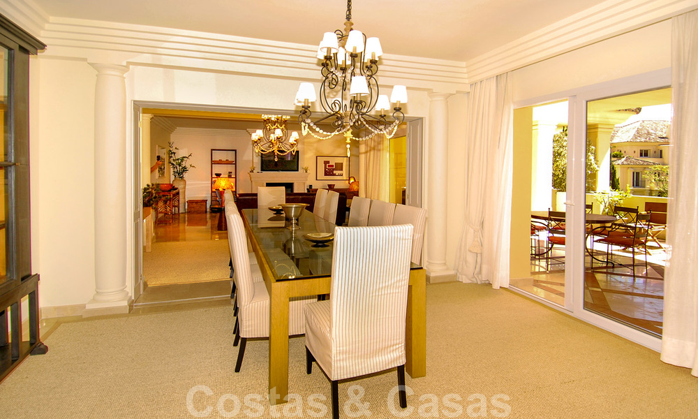 Apartamento de lujo espacioso a la venta en Nueva Andalucía, Marbella 22888
