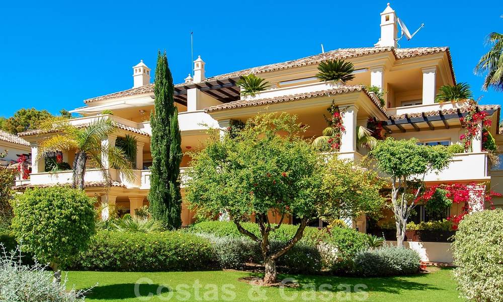 Apartamento de lujo espacioso a la venta en Nueva Andalucía, Marbella 22926