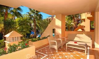 Apartamentos y áticos de lujo a la venta en complejo situado en primera línea de playa en San Pedro en Marbella 29878 