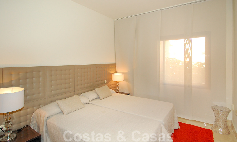Apartamentos y áticos de lujo a la venta en complejo situado en primera línea de playa en San Pedro en Marbella 29880