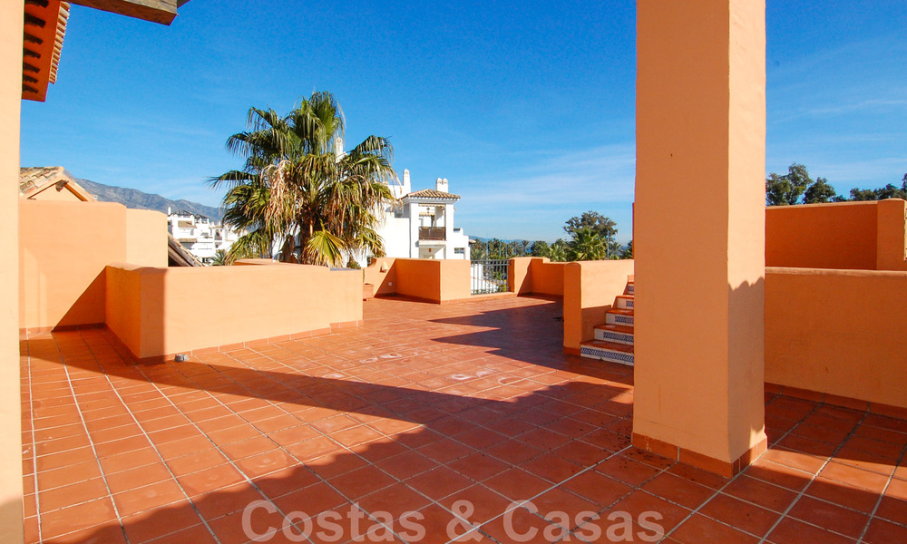 Apartamentos y áticos de lujo a la venta en complejo situado en primera línea de playa en San Pedro en Marbella 29890