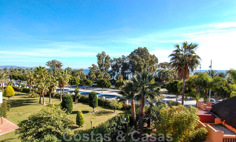 Apartamentos y áticos de lujo a la venta en complejo situado en primera línea de playa en San Pedro en Marbella 29892