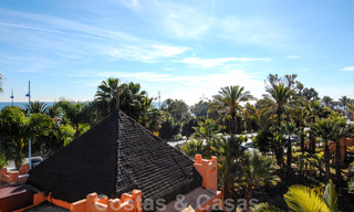 Apartamentos y áticos de lujo a la venta en complejo situado en primera línea de playa en San Pedro en Marbella 29893 