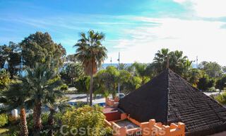 Apartamentos y áticos de lujo a la venta en complejo situado en primera línea de playa en San Pedro en Marbella 29894 