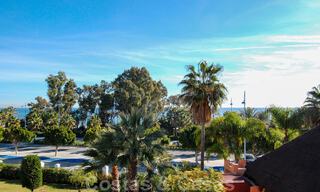 Apartamentos y áticos de lujo a la venta en complejo situado en primera línea de playa en San Pedro en Marbella 29895 