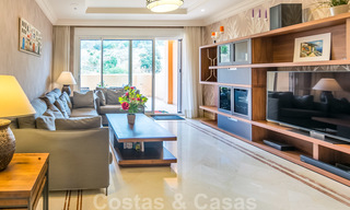 Amplios apartamentos y áticos de lujo a la venta en un codiciado complejo en Nueva Andalucía, Marbella 20815 