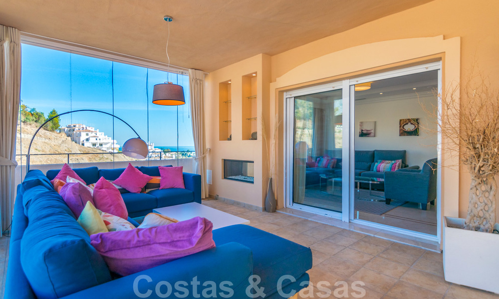 Amplios apartamentos y áticos de lujo a la venta en un codiciado complejo en Nueva Andalucía, Marbella 20819