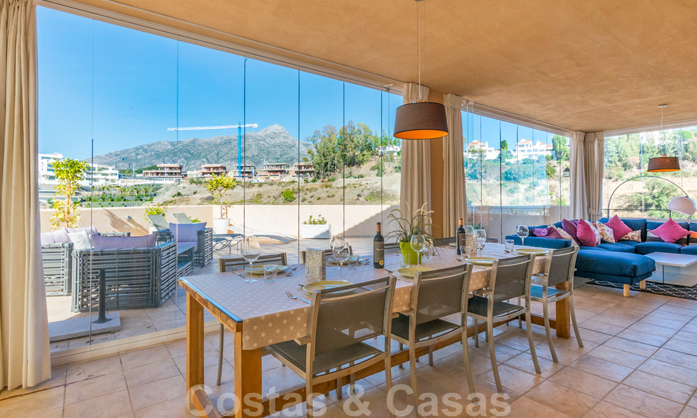 Amplios apartamentos y áticos de lujo a la venta en un codiciado complejo en Nueva Andalucía, Marbella 20822