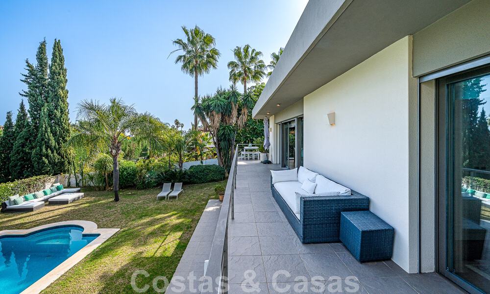 Moderna villa de lujo en venta en el valle del golf de Nueva Andalucia, a poca distancia de Puerto Banús, Marbella 51052