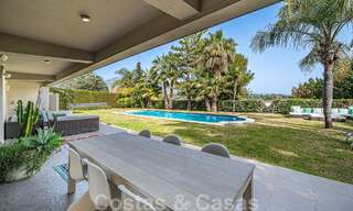 Moderna villa de lujo en venta en el valle del golf de Nueva Andalucia, a poca distancia de Puerto Banús, Marbella 51059 