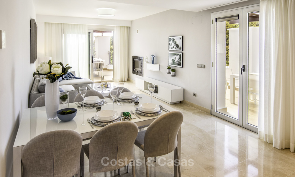 Apartamento para comprar al Este de Marbella, con vistas panorámicas a la montaña y al mar 17833