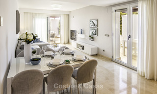 Apartamento para comprar al Este de Marbella, con vistas panorámicas a la montaña y al mar 17833 