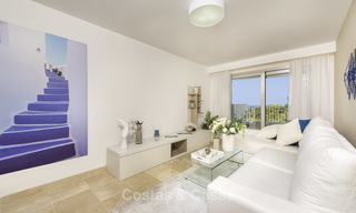 Apartamento para comprar al Este de Marbella, con vistas panorámicas a la montaña y al mar 17840 