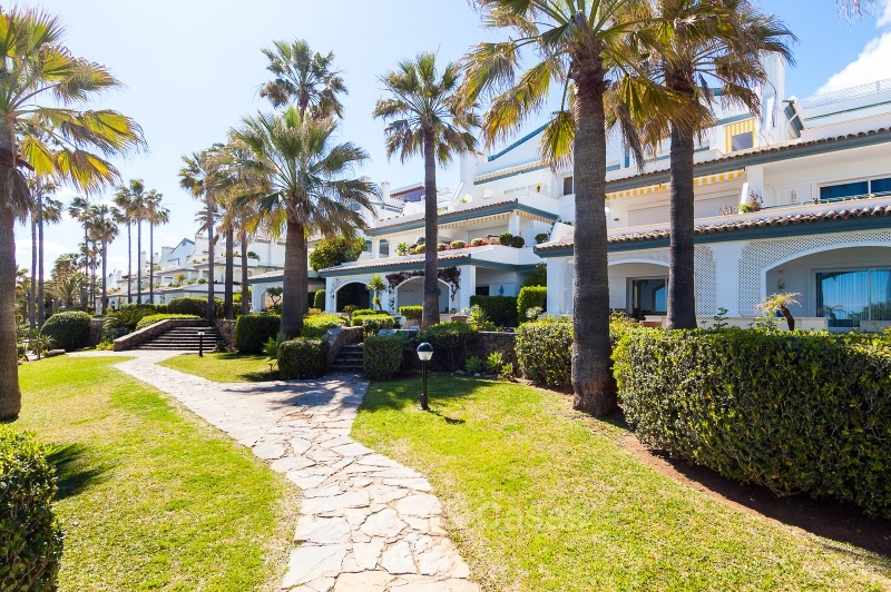 Apartamentos para compra, complejo exclusivo, primera línea de playa, la Nueva Milla de Oro, Marbella - Estepona 11027 