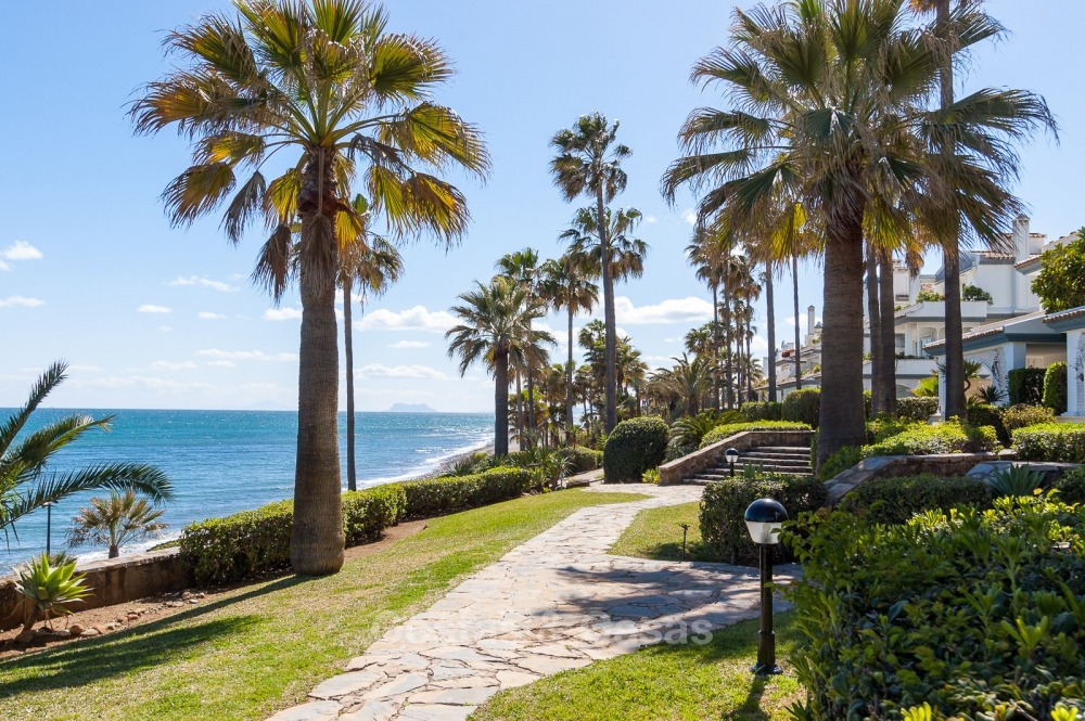 Apartamentos para compra, complejo exclusivo, primera línea de playa, la Nueva Milla de Oro, Marbella - Estepona 11028