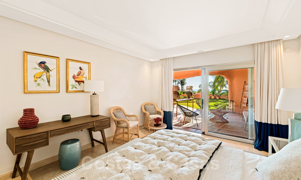 Apartamentos y áticos de lujo en primera línea de playa a la venta en Marbella 33869