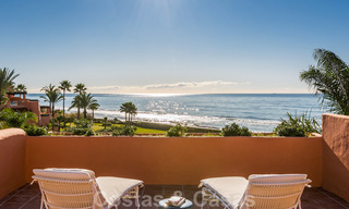 Apartamentos y áticos de lujo en primera línea de playa a la venta en Marbella 33873 