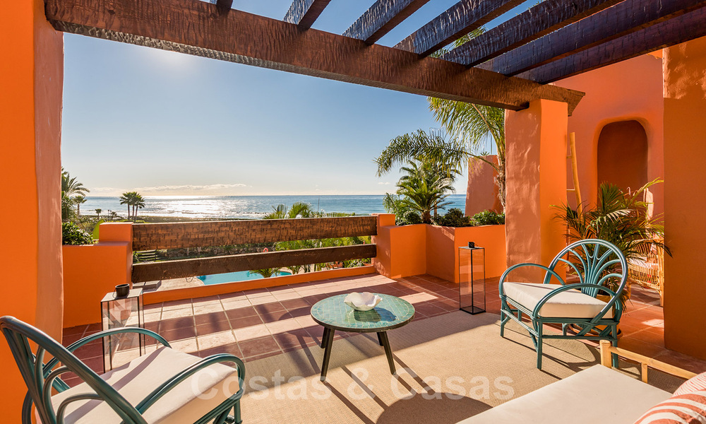 Apartamentos y áticos de lujo en primera línea de playa a la venta en Marbella 33877