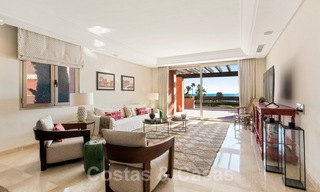 Apartamentos y áticos de lujo en primera línea de playa a la venta en Marbella 33878 