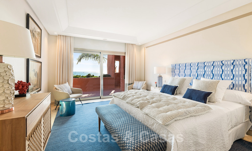 Apartamentos y áticos de lujo en primera línea de playa a la venta en Marbella 33894