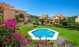Apartamentos con grandes terrazas y vistas al mar en venta en Elviria, Marbella Este 20256 