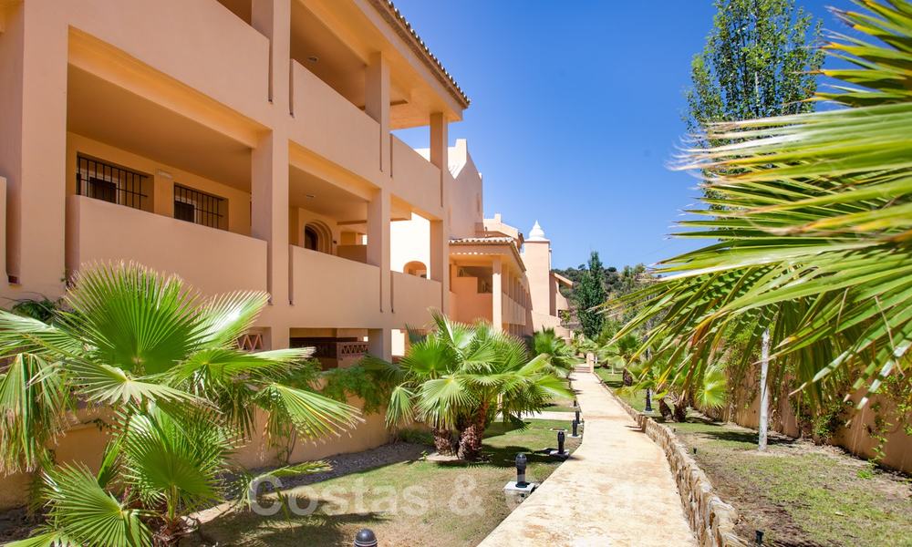 Apartamentos con grandes terrazas y vistas al mar en venta en Elviria, Marbella Este 20257