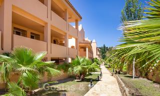 Apartamentos con grandes terrazas y vistas al mar en venta en Elviria, Marbella Este 20257 