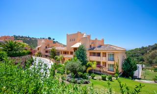 Apartamentos con grandes terrazas y vistas al mar en venta en Elviria, Marbella Este 20258 