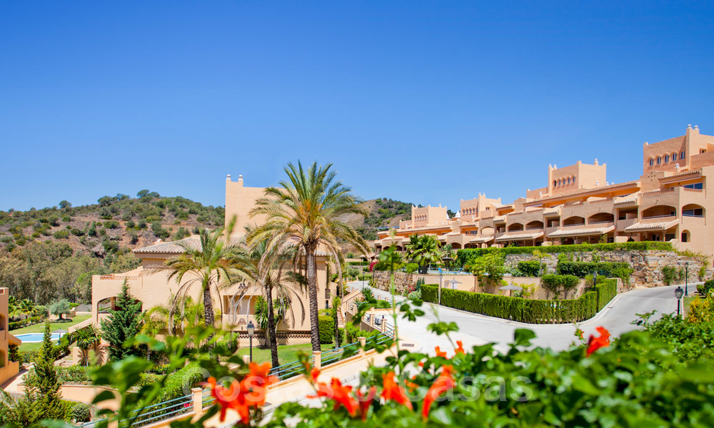 Apartamentos con grandes terrazas y vistas al mar en venta en Elviria, Marbella Este 20260