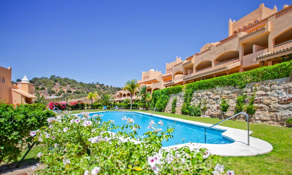 Apartamentos con grandes terrazas y vistas al mar en venta en Elviria, Marbella Este 20262