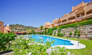Apartamentos con grandes terrazas y vistas al mar en venta en Elviria, Marbella Este 20262 