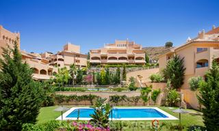 Apartamentos con grandes terrazas y vistas al mar en venta en Elviria, Marbella Este 20266 