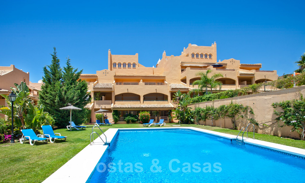 Apartamentos con grandes terrazas y vistas al mar en venta en Elviria, Marbella Este 20267