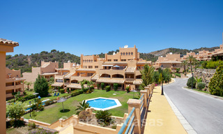 Apartamentos con grandes terrazas y vistas al mar en venta en Elviria, Marbella Este 20268 