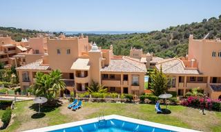 Apartamentos con grandes terrazas y vistas al mar en venta en Elviria, Marbella Este 20271 