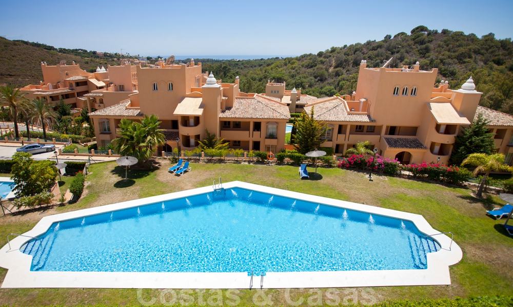 Apartamentos con grandes terrazas y vistas al mar en venta en Elviria, Marbella Este 20272