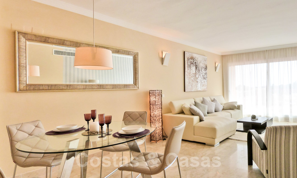 Apartamentos con grandes terrazas y vistas al mar en venta en Elviria, Marbella Este 20273
